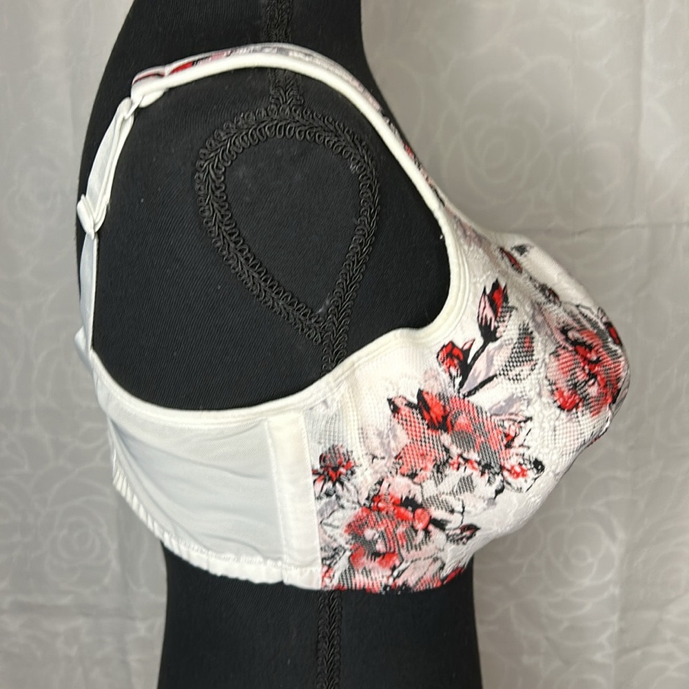 CACIQUE red, black, and white floral print light padded bra. Size 40 F. - Picture 8 of 8